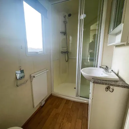 Caravan By The Sea At California Cliffs Holiday Park In Norfolk Ref 50014B Great Yarmouth Extérieur photo