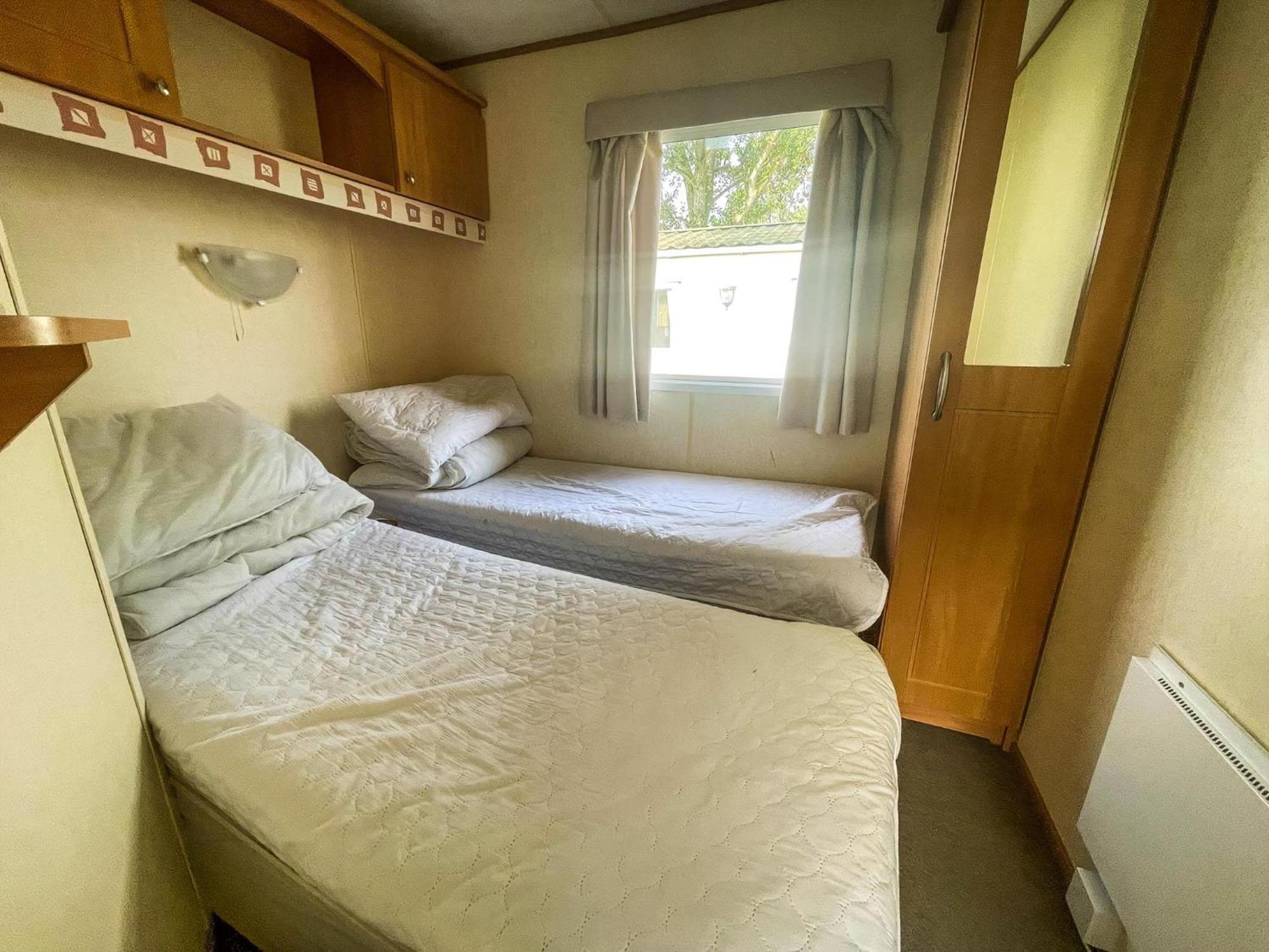 Caravan By The Sea At California Cliffs In Norfolk Ref 50014b Campsite *