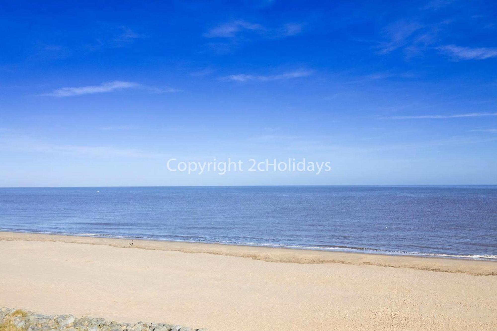 Caravan By The Sea At California Cliffs In Norfolk Ref 50014b * Great Yarmouth