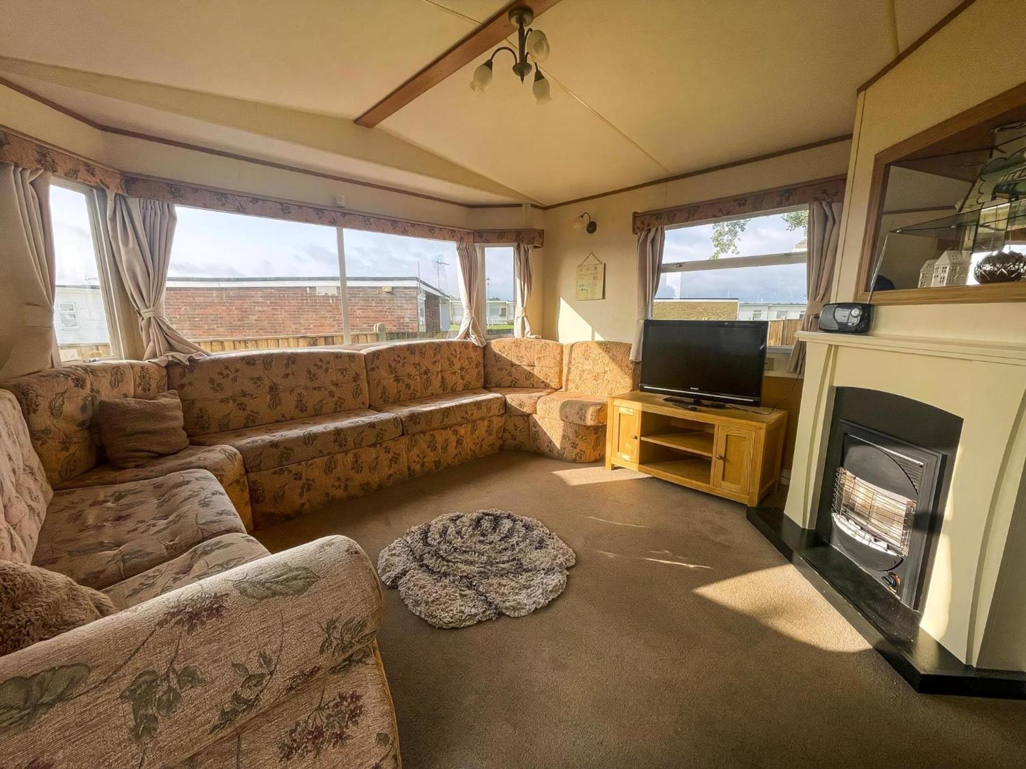 Camping Caravan By The Sea At California Cliffs In Norfolk Ref 50014b